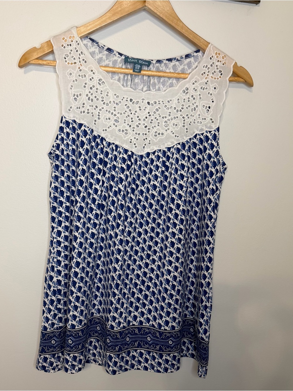 Fleur Bleue Women’s M Blue White Floral Eyelet Sleeveless Tunic Top